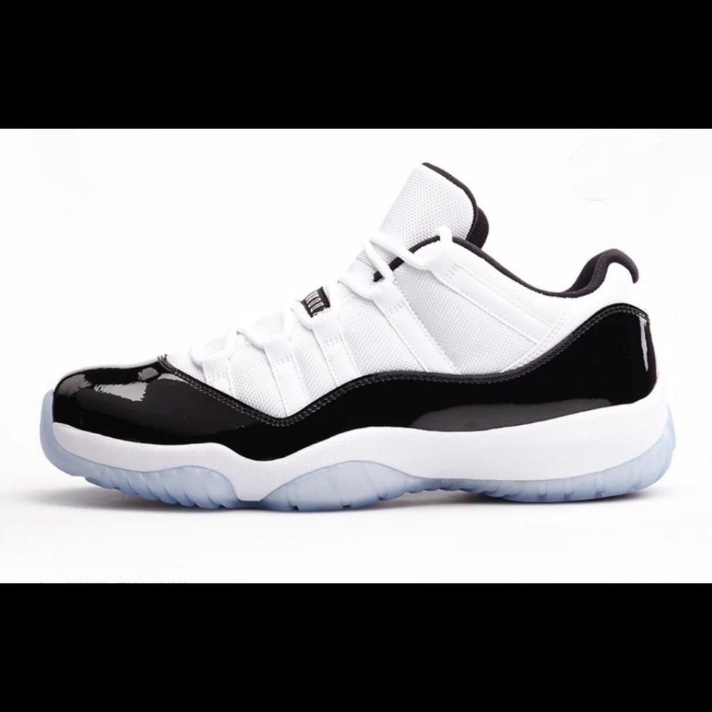 Nike Air Jordan 11 retro low white and black dark Concorde sneakers size 10.5